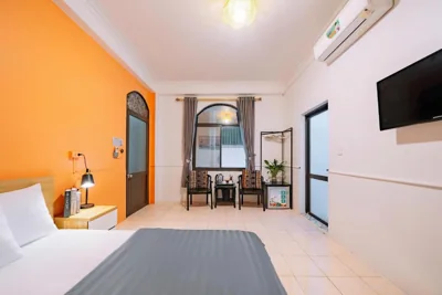 Deluxe King Room — Napoli Hostel Cat Ba