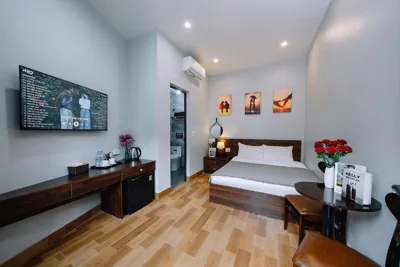 King Room con balcone — Napoli Hostel Cat Ba